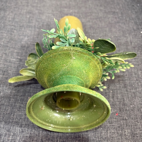 Vintage Green Candle Holiday Plastic Wreath & Velvet Base 7.5" Tall - Picture 2 of 7